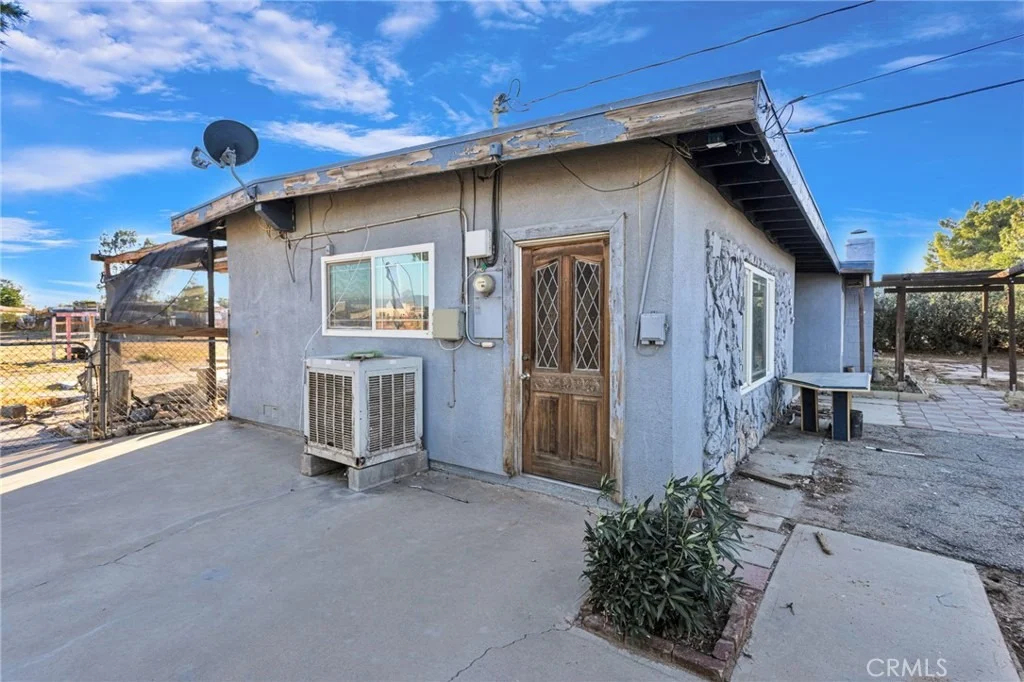 Photo of 17047 Eucalyptus Street