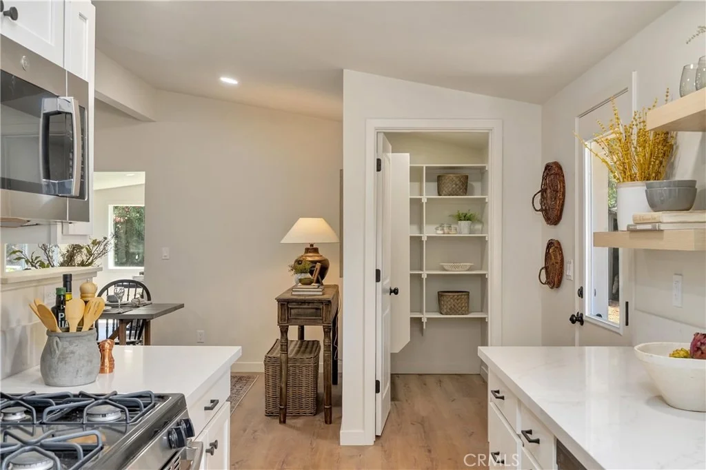 Photo of 595 White