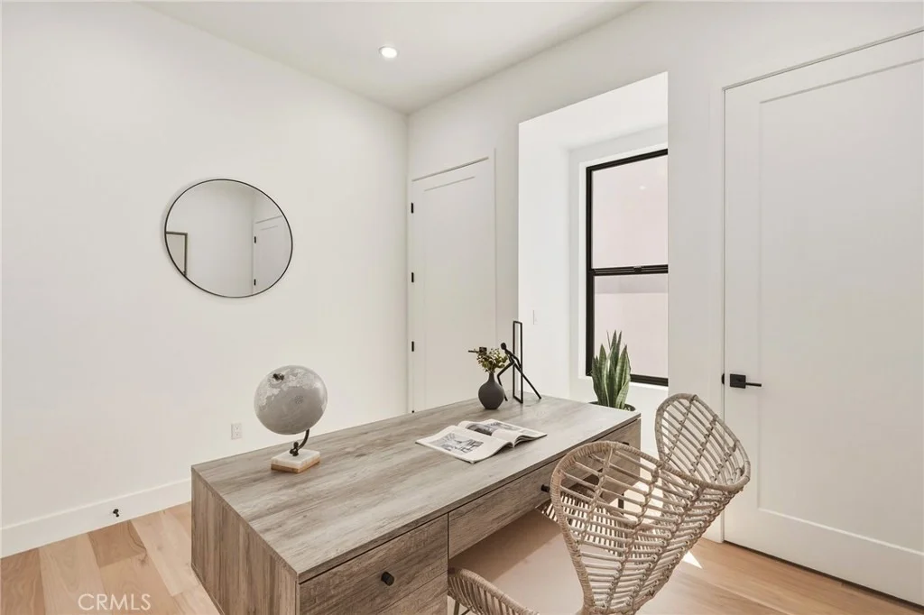 Photo of 2501 Curtis