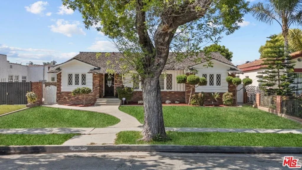 Photo of 10411 Saint James Avenue