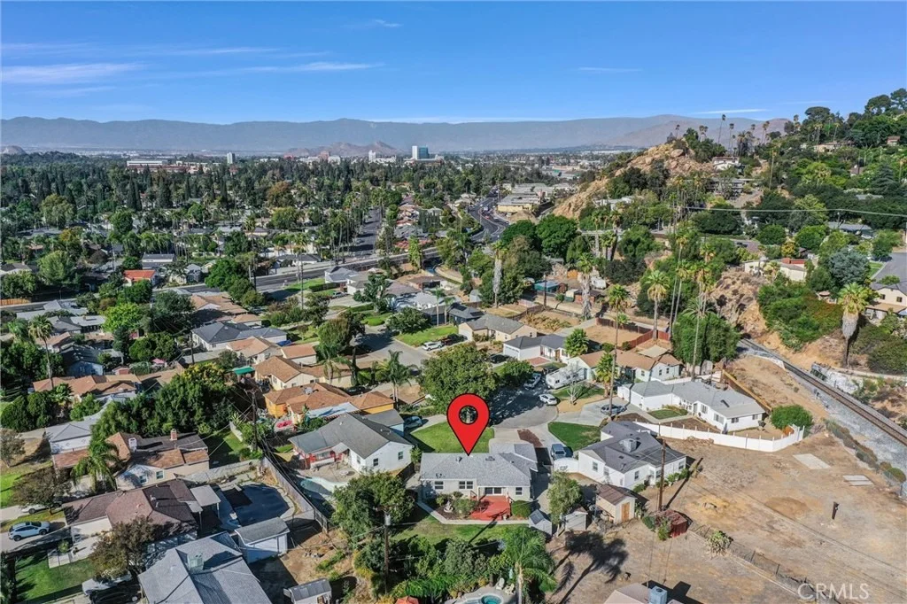 Photo of 6049 Colonial