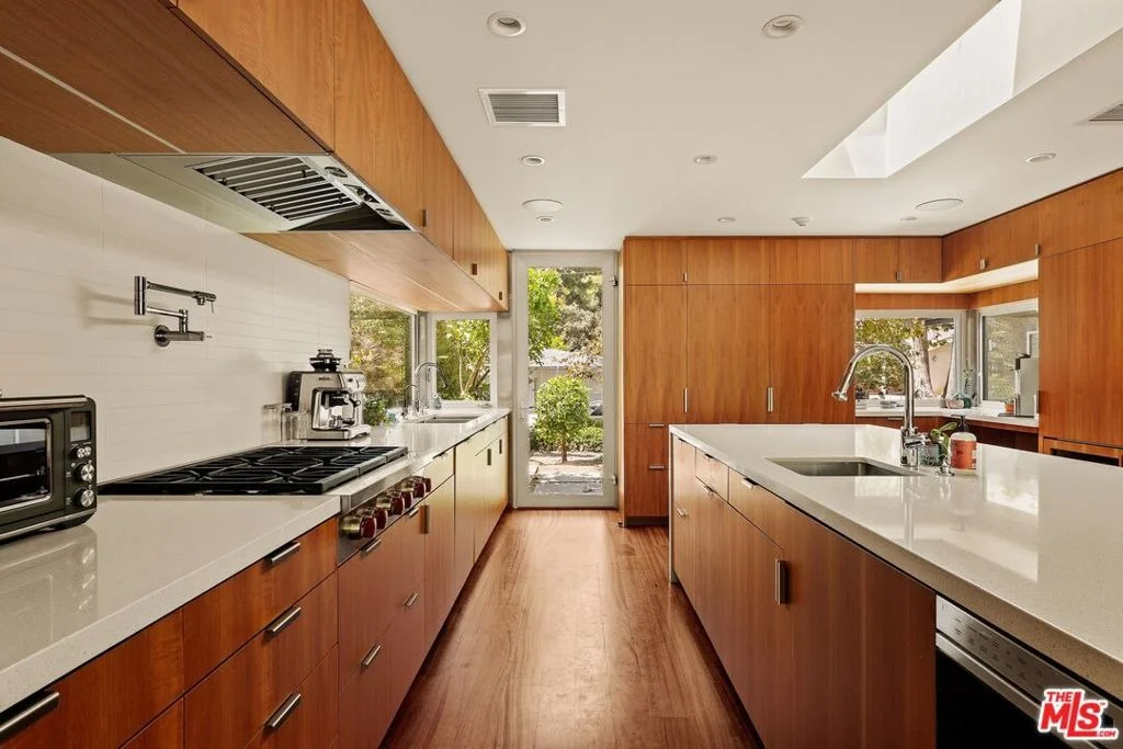 Photo of 840 Leonard Road