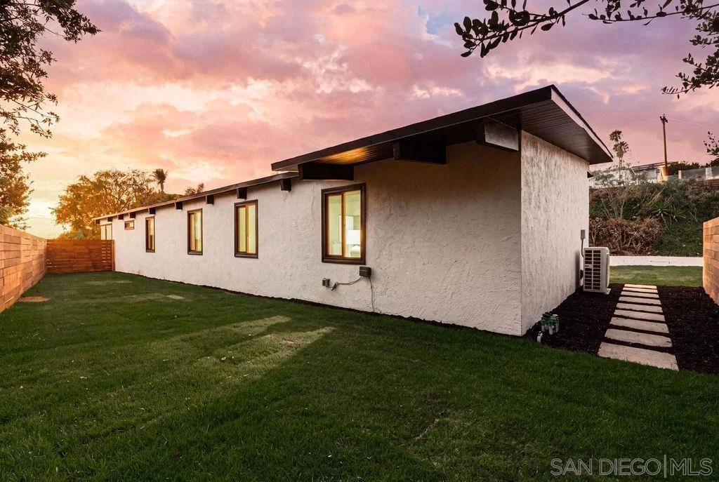 Photo of 4985 Pacifica Dr