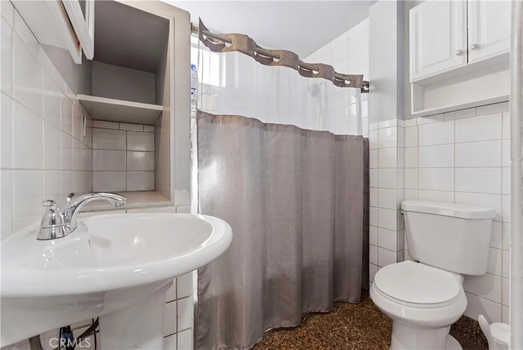 Photo of 121 E 68th Way