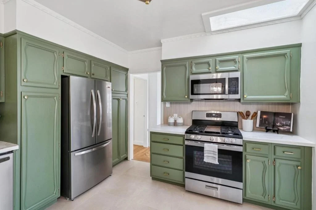 Photo of 825 Amazon Avenue