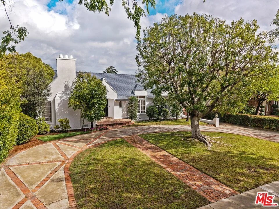 Photo of 512 N Elm Drive