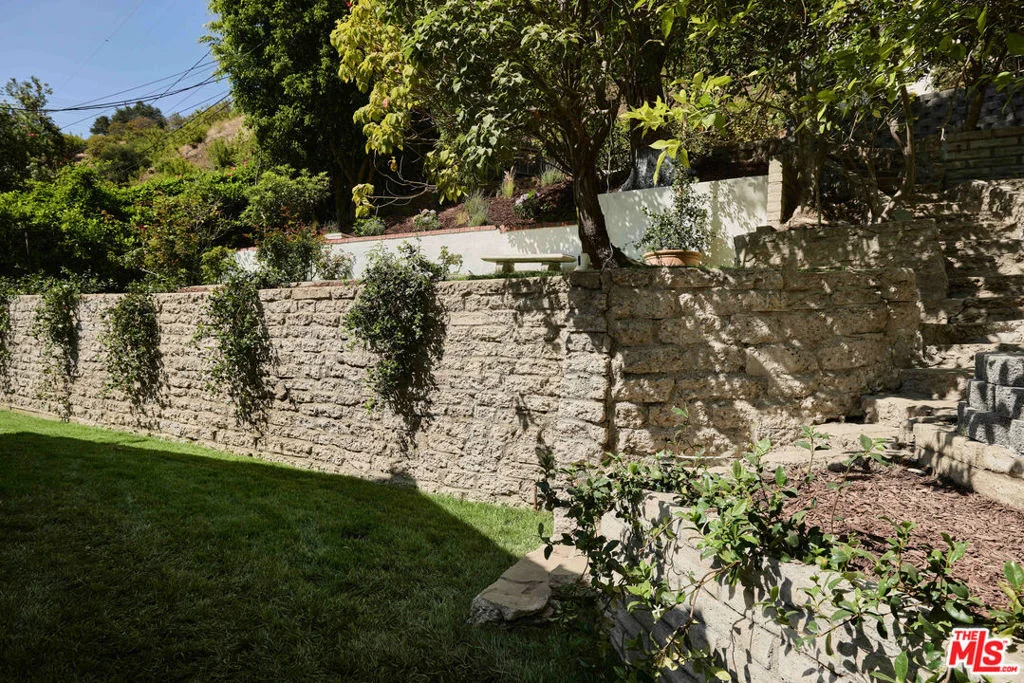 Photo of 1654 N Beverly Drive