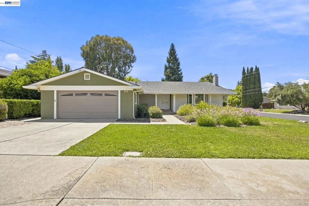 Photo of 1082 Springfield Dr.