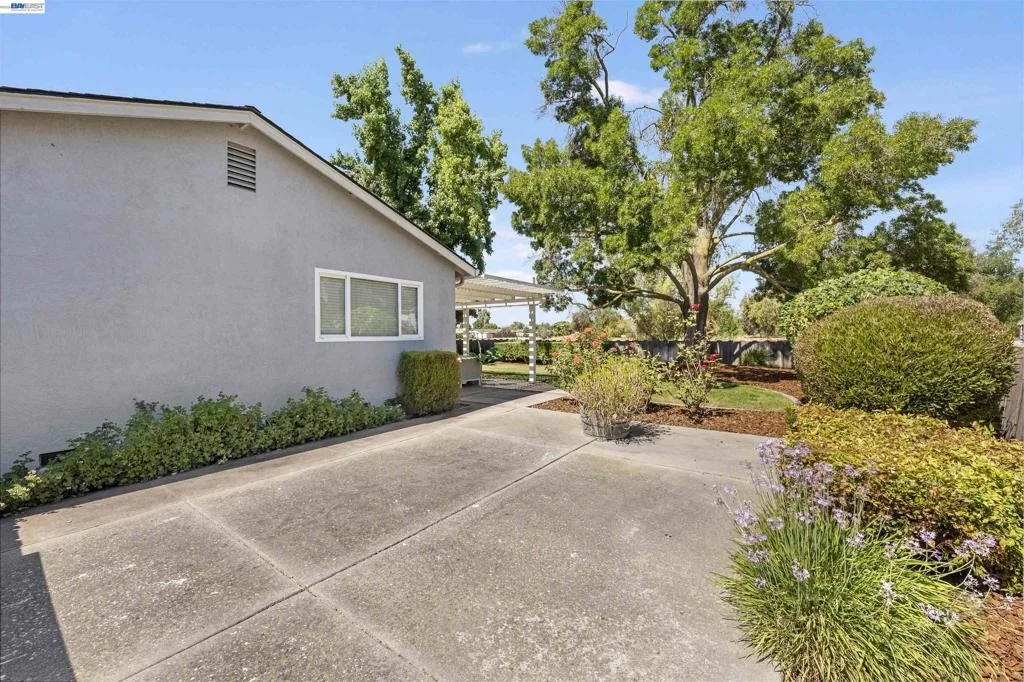 Photo of 1596 Heather Lane