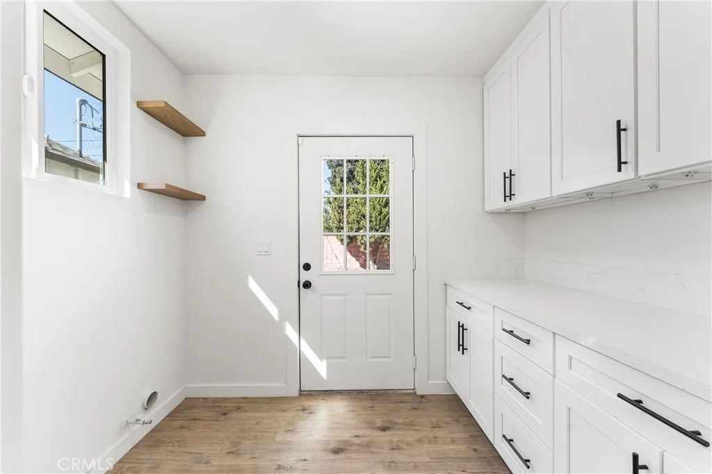 Photo of 8908 8910 Lev Avenue