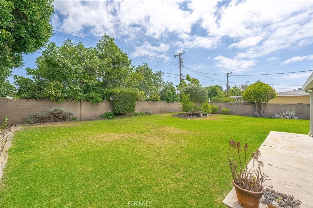 Photo of 3156 W Teranimar