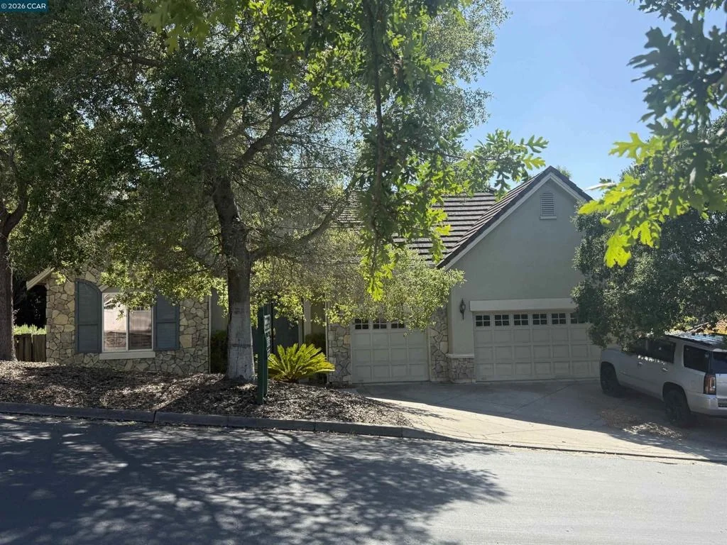 Photo of 243 Lyndhurst Pl
