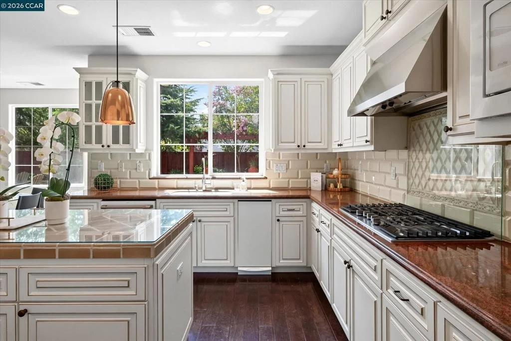 Photo of 3086 Hastings Way