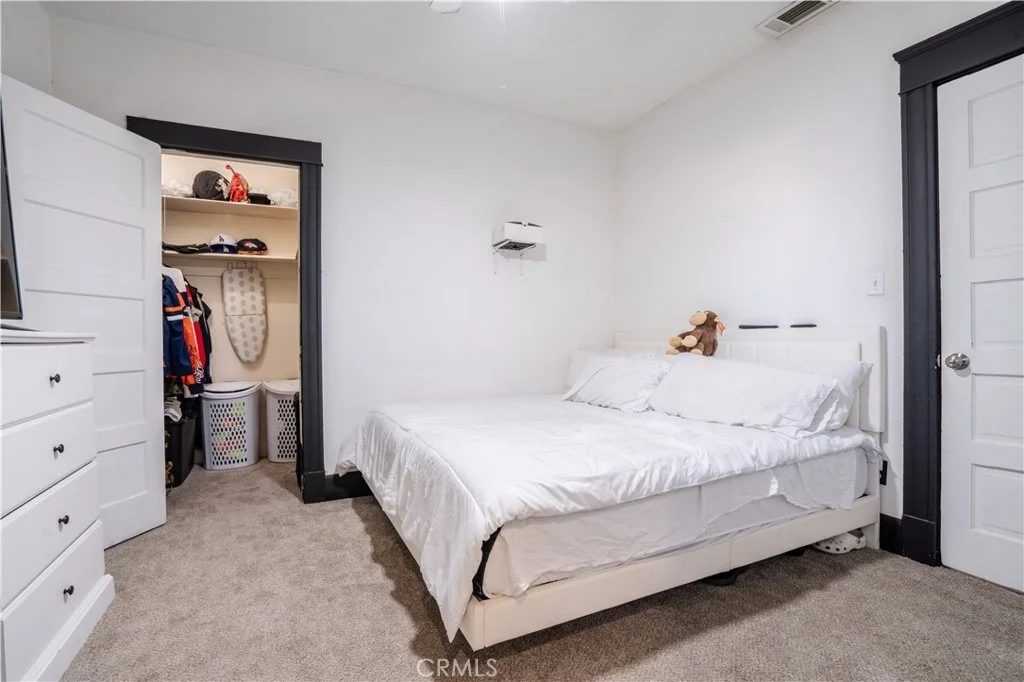 Photo of 730 W 9th