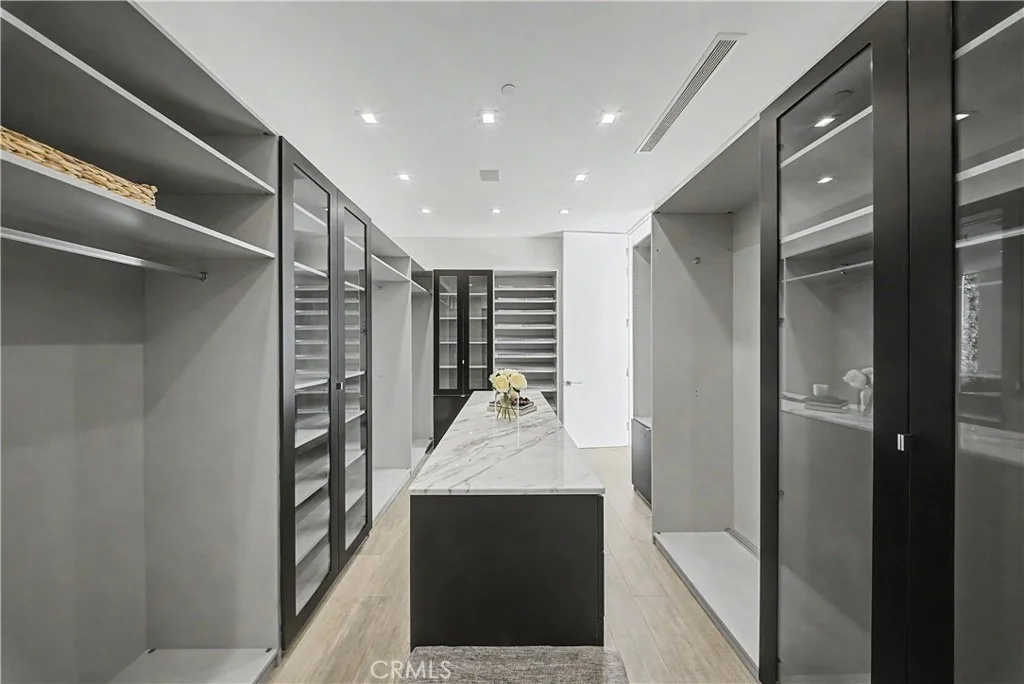 Photo of 9459 Beverly Crest