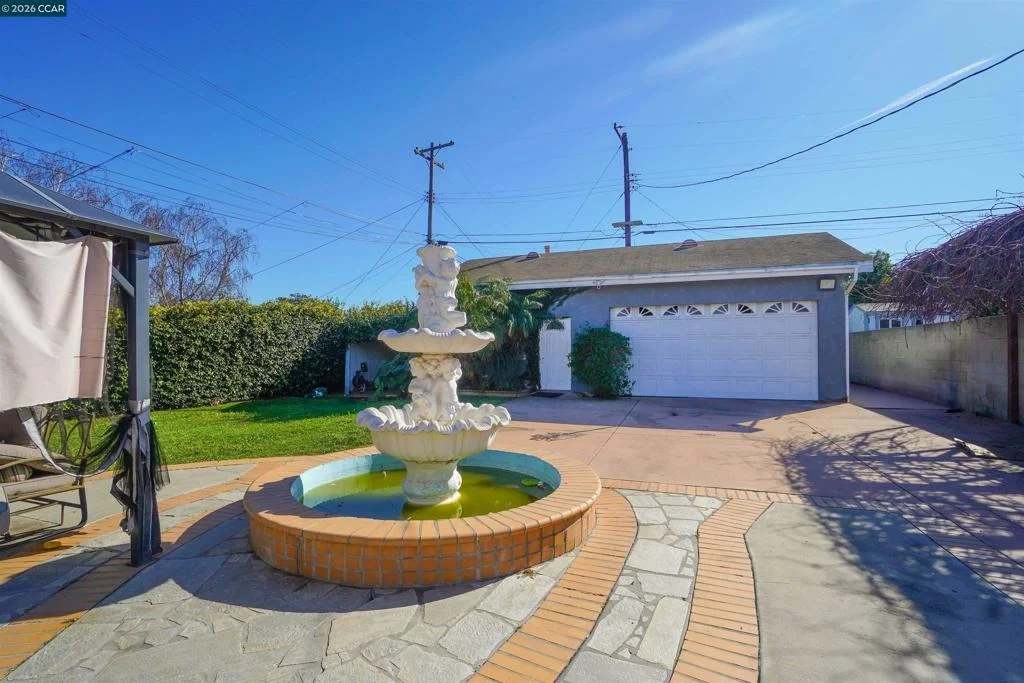 Photo of 2614 Manhattan Beach Blvd