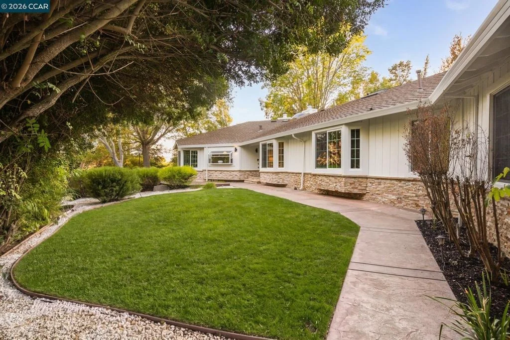 Photo of 1450 Lawrence Rd