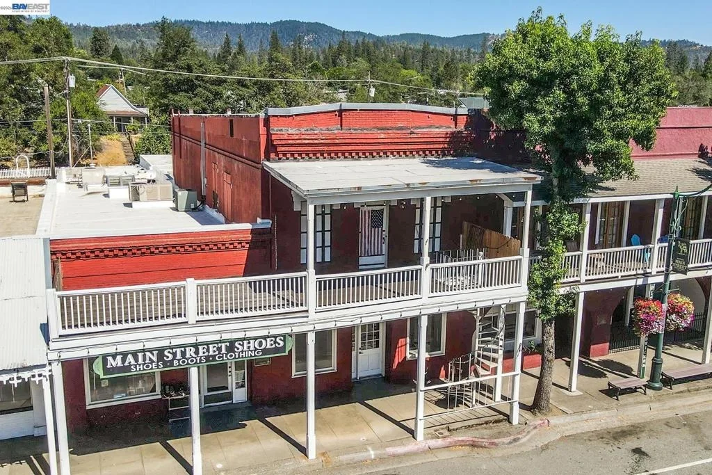 Photo of 525 Main St.