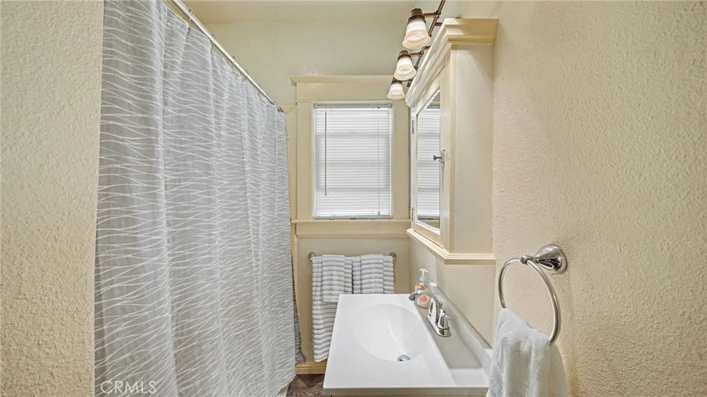 Photo of 115 W 19th