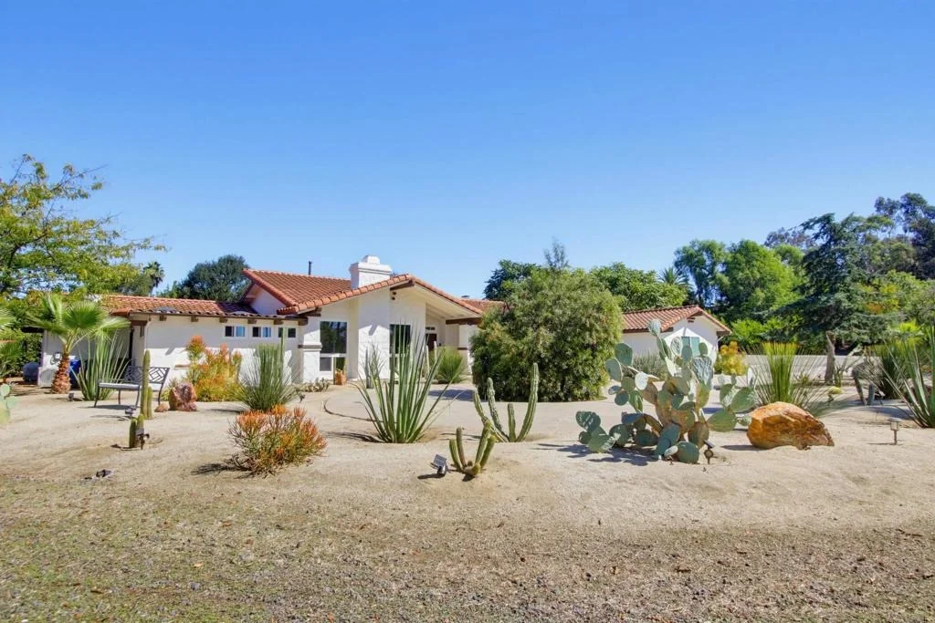 Photo of 4580 El Mirlo