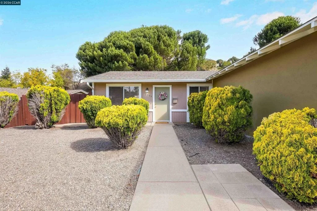 Photo of 2506 Henry Ave