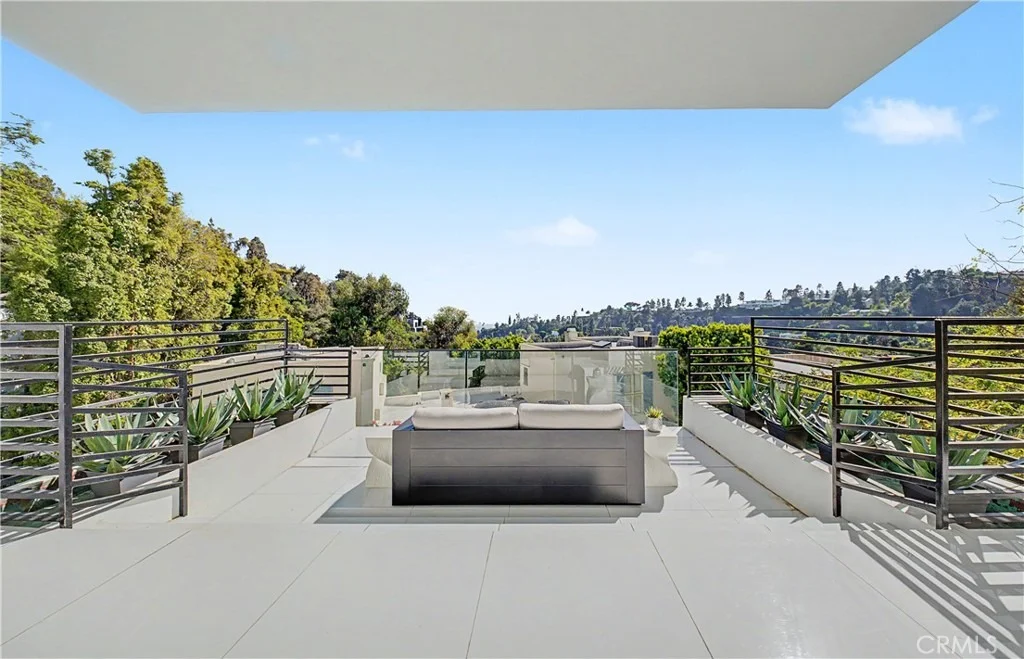 Photo of 9459 Beverly Crest