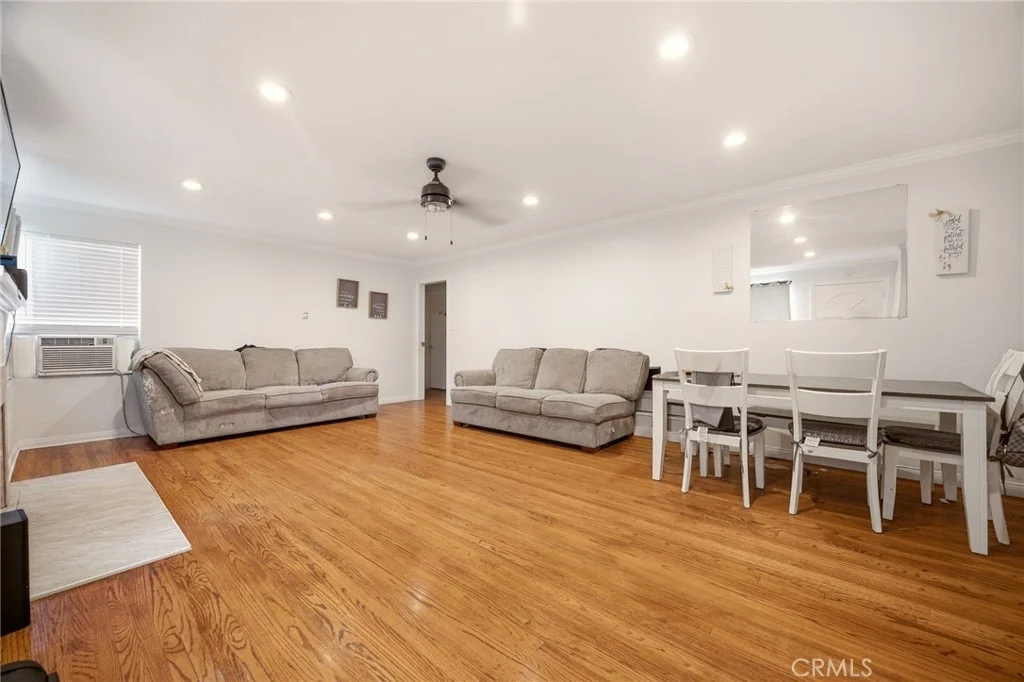 Photo of 1050 W Olive Street