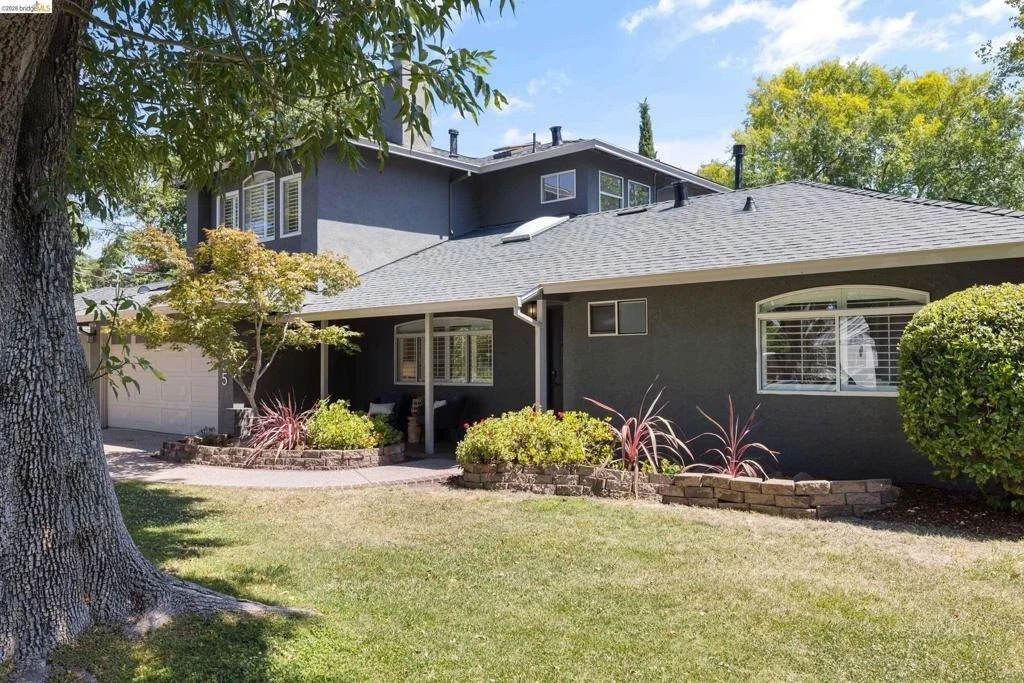 Photo of 255 Evelyn Dr