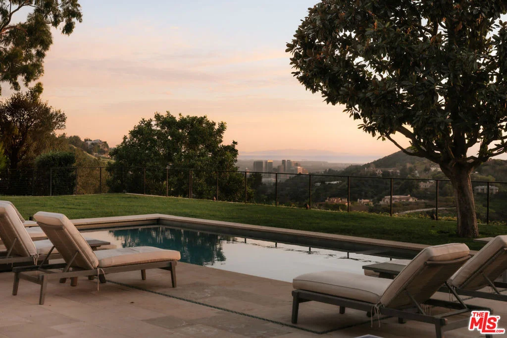 Photo of 12072 Crest Court