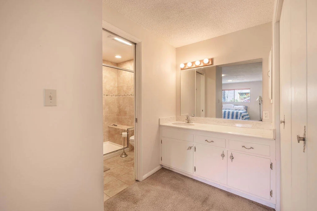 Photo of 41726 Comstock Lane