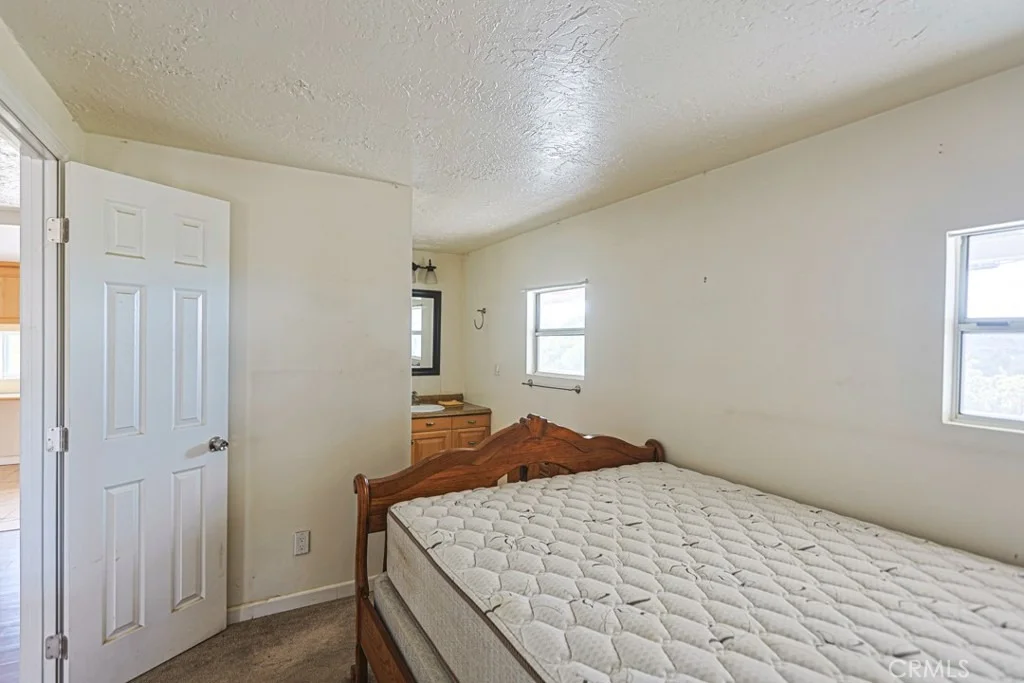 Photo of 38181 Valley Oak