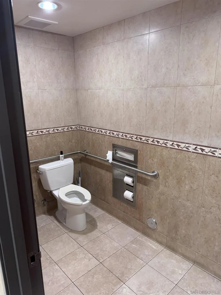 Photo of 1068 Broadway