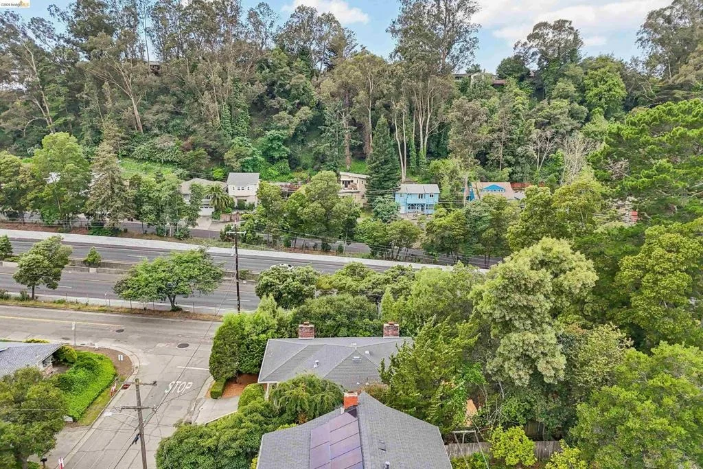 Photo of 1 Woodcrest Cir