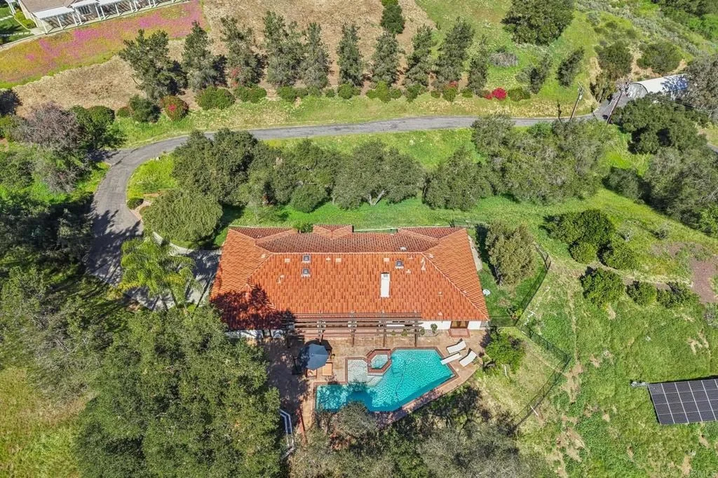 Photo of 707 S Live Oak Park Road