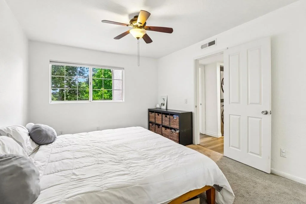 Photo of Unit B at 5070 Via Manos