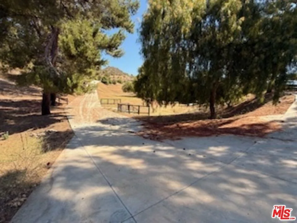 Photo of 33317 Decker Canyon Road