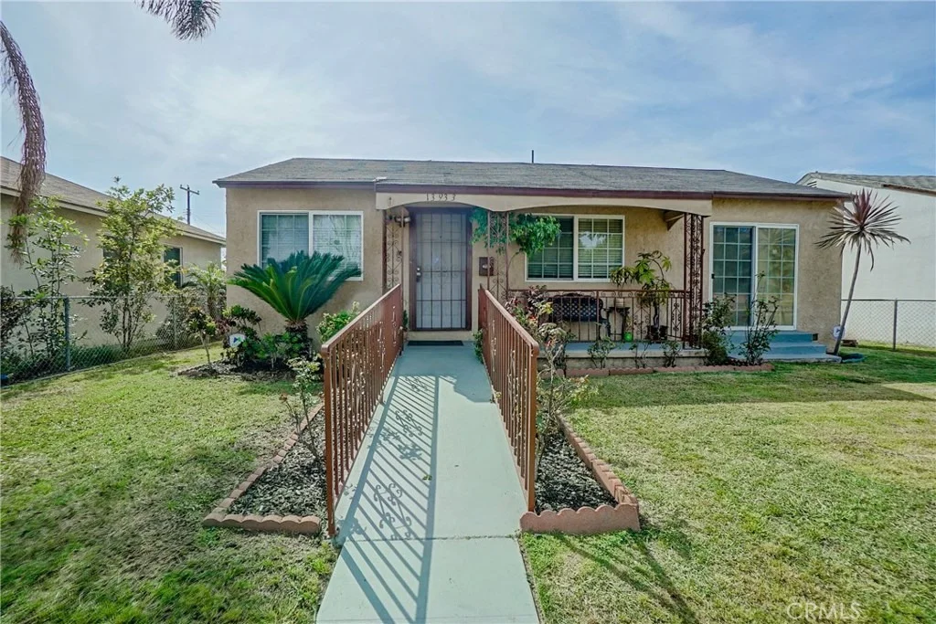 Photo of 13933 Studebaker Road