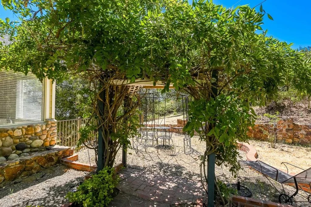 Photo of 1577 Oak Land