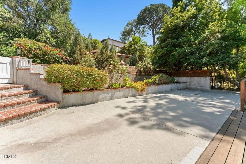 Photo of 405 Woodcliffe Road