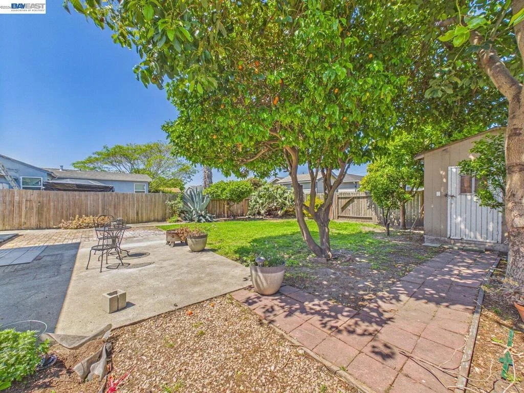 Photo of 2609 Macarthur Ave
