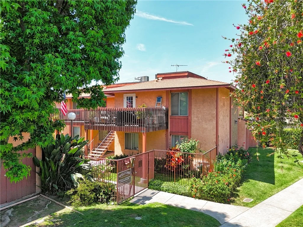 Photo of Unit 21 at 5905 Rosemead Blvd