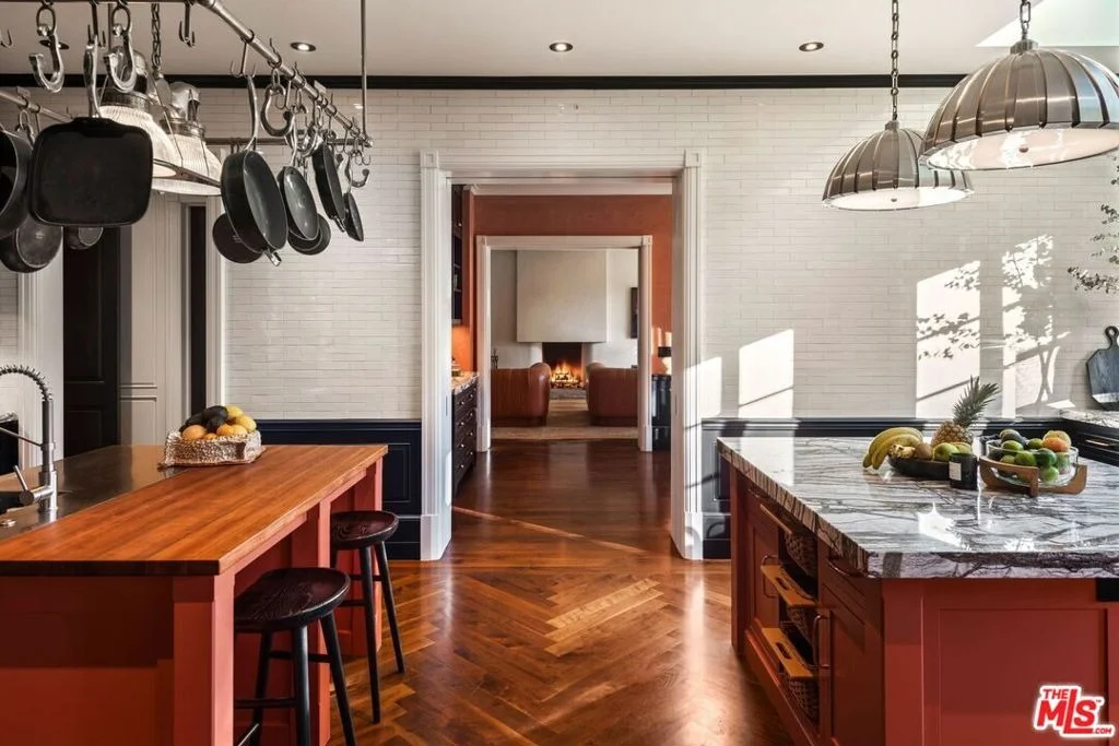 Photo of 9966 Sunset Boulevard