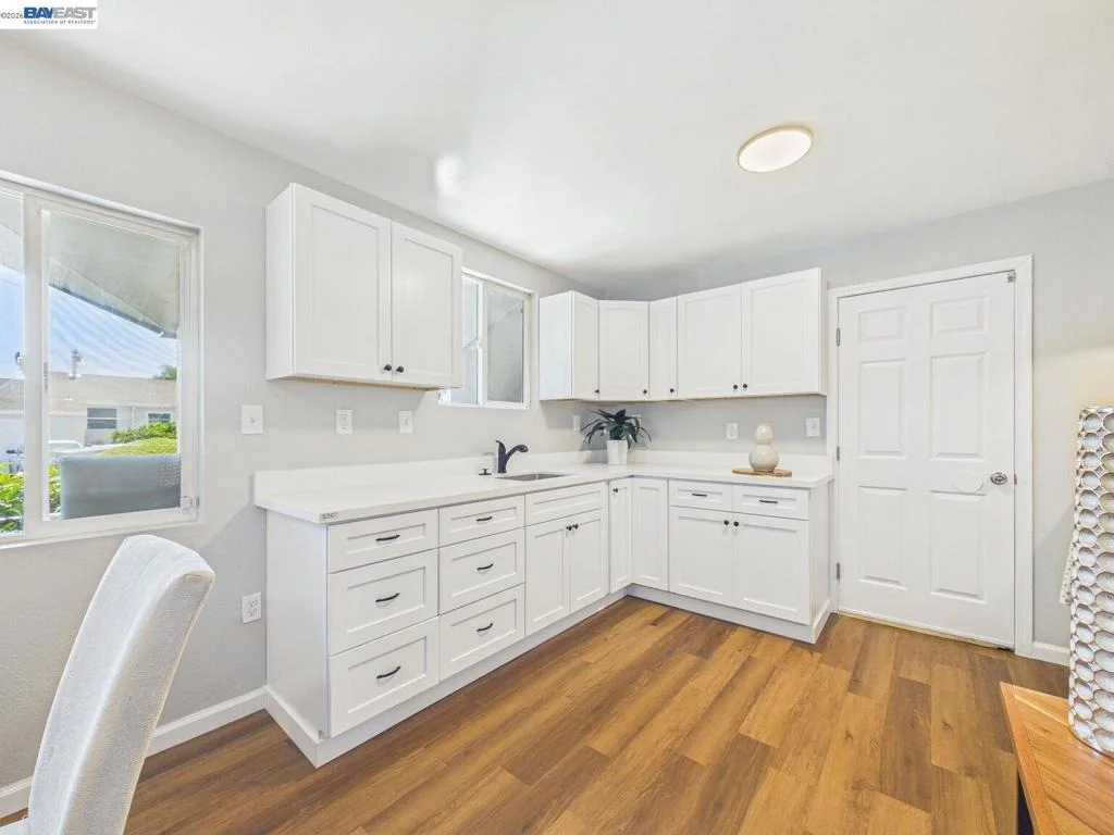 Photo of 2609 Macarthur Ave