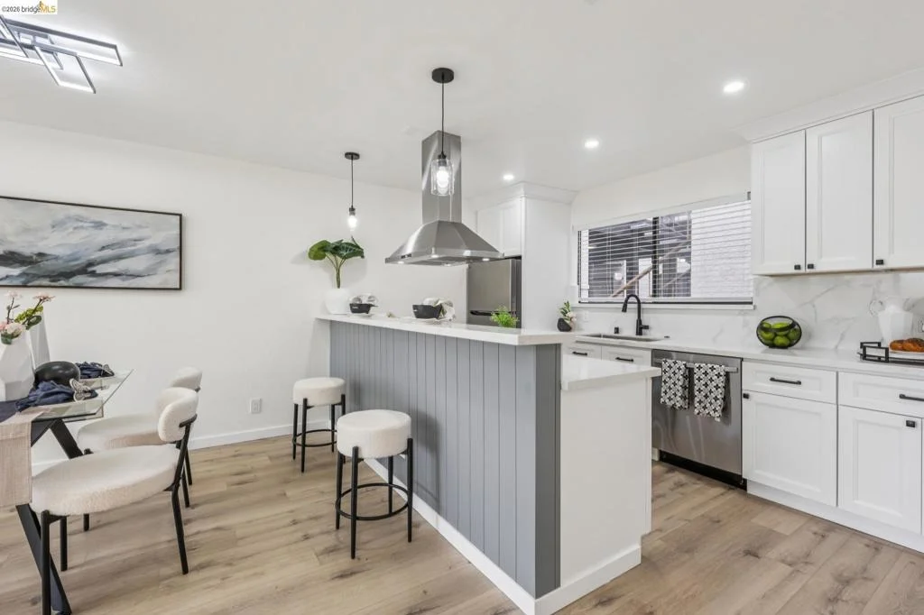 Photo of Unit 207 at 7 Embarcadero West