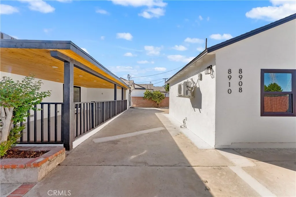 Photo of 8908 8910 Lev Avenue