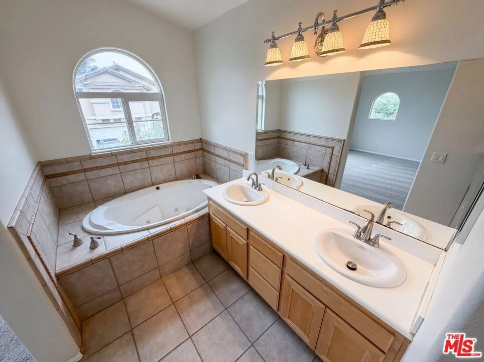 Photo of 1242 Heritage Way