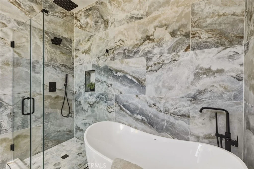 Photo of 2501 Curtis