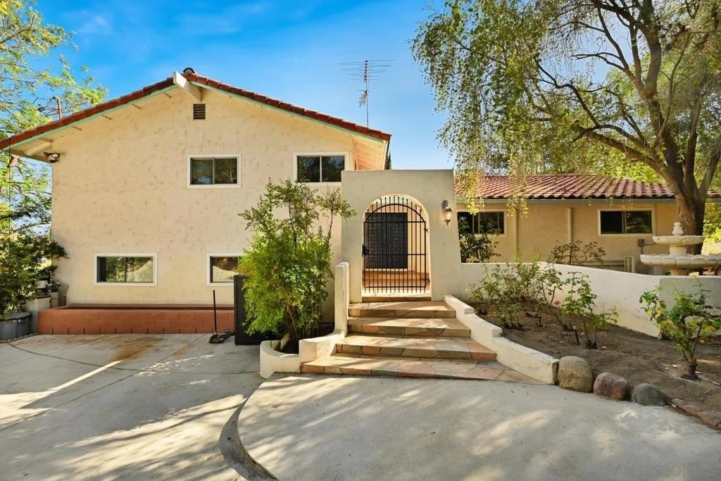 Photo of 4488 La Canada