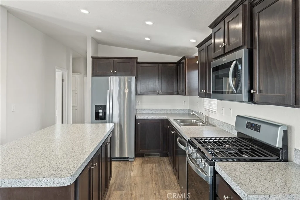 Photo of 1350 Pearson