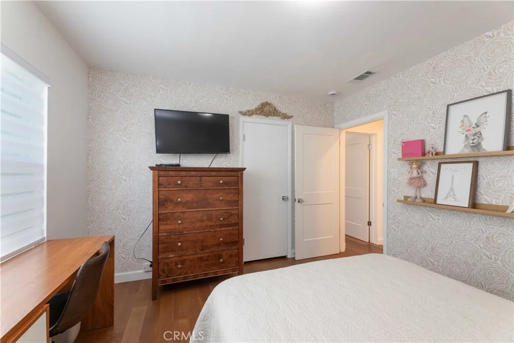 Photo of 3732 Clark